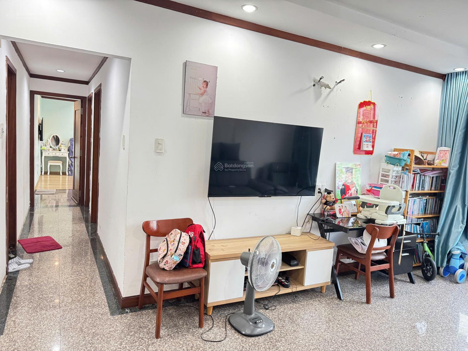Căn hộ Hoàng Anh Gold House, 110m2, 3 phòng ngủ, nội thất đính tường, 10 triệu/tháng Căn hộ Hoàng Anh Gold House, 110m2, 3 phòng ngủ, nội thất đính tường, 10 triệu/tháng