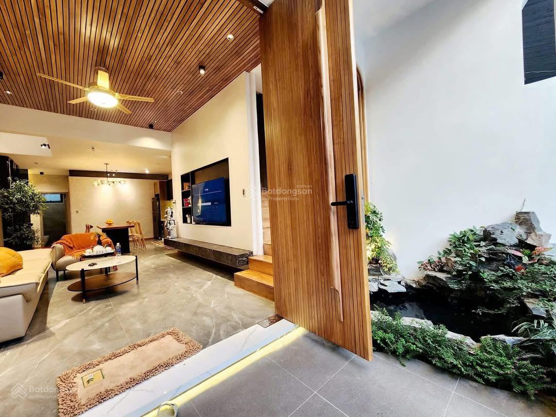 Cực phẩm nhà 59.2m2 Lê Văn Sỹ, Tân Bình giá 3tỷ940. Gần chợ Phạm Văn Hai. Nhà 4 tầng - 4PN. HXH