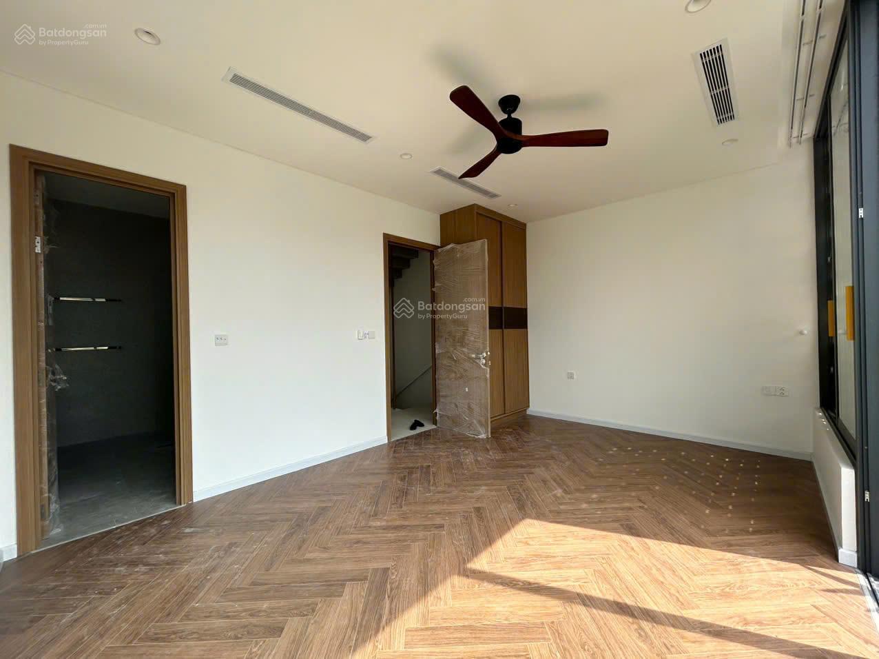 Bán nhà góc 2 mặt tiền đường Minh Phụng, Quận 11 - DT: 9.2 x 16m - 4 tầng - Giá: 33 tỷ