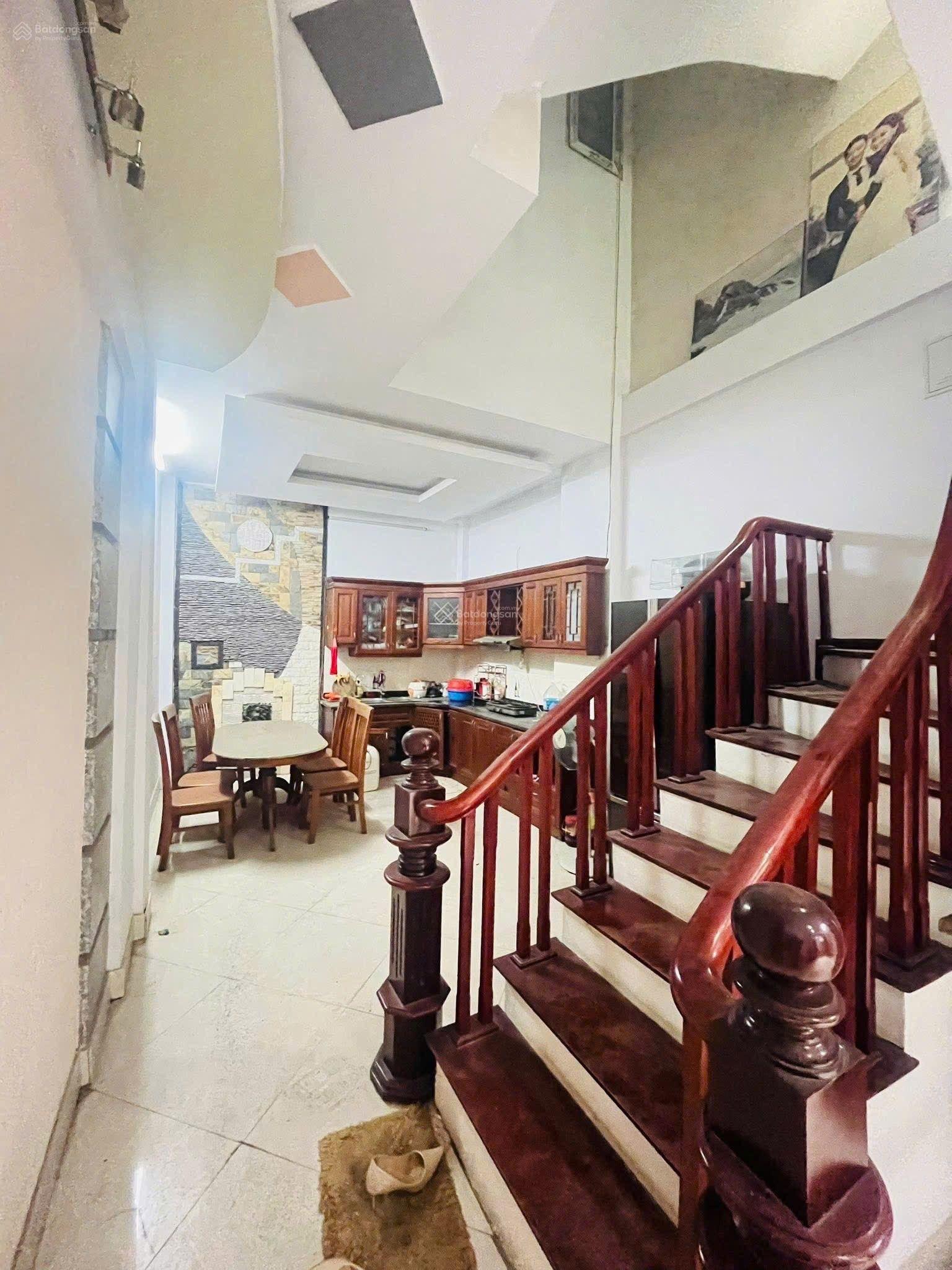 Lê Quý Đôn: 80m, 5 tầng, ô tô đỗ. Giá 15.9tỷ, kinh doanh tốt.