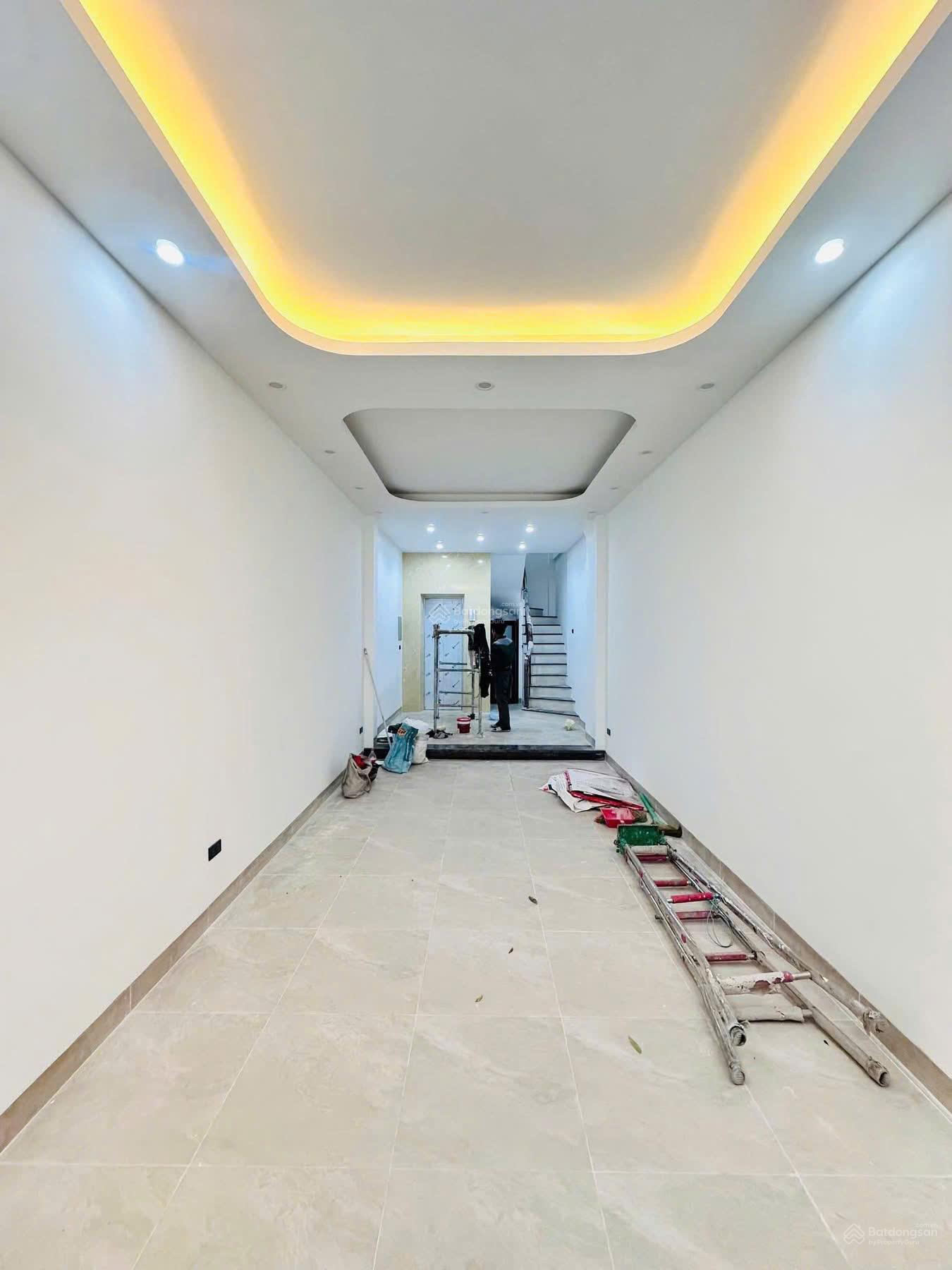 Cho thuê nhà riêng phân lô Đường Láng Dt 52m2 * 6 Tầng Mt 4.5m Giá 35tr Ngõ Thông Ô tô tránh