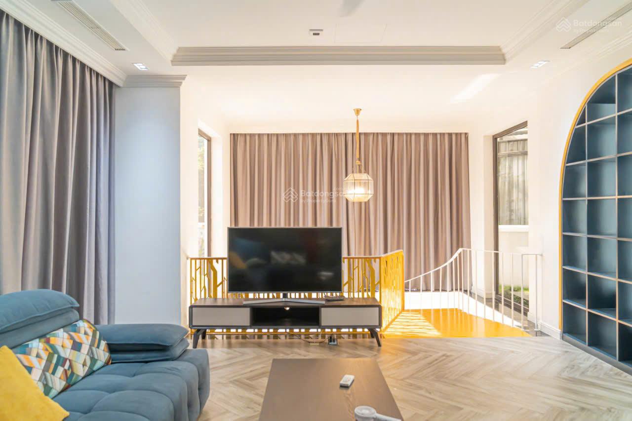 Cho thuê giá 90tr/1 tháng, biệt thự Vinhomes Riverside. SĐT liên hệ 0981 839 ***