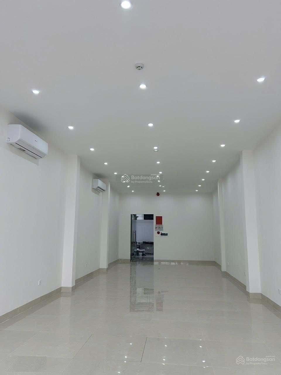 Cho thuê nhà KĐT Louis City Hoàng Mai 115m2, 5 tầng, MT 5m, thông sàn full đh, thang máy, giá 45tr