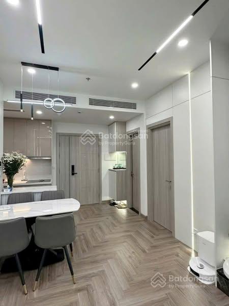 Chính chủ gửi bán căn hộ 2PN 68m2, view hồ Mariot giá 6,5 tỷ sẵn HĐ thuê 15tr Vinhomes Green Bay