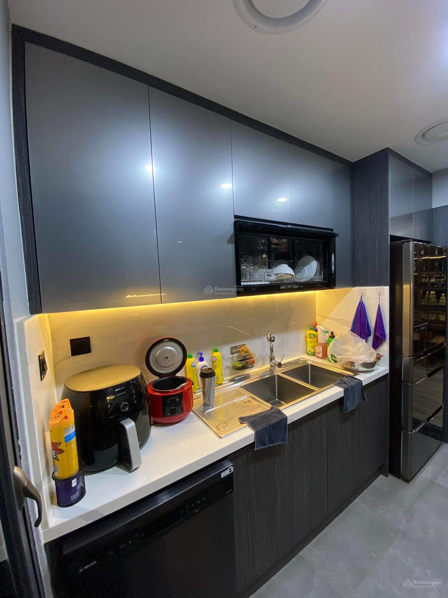 Bác gái em đang có nhu cầu chuyển nhượng lại căn 104m2 tại Tràng An Complex giá chỉ 9.2 tỷ thôi ạ