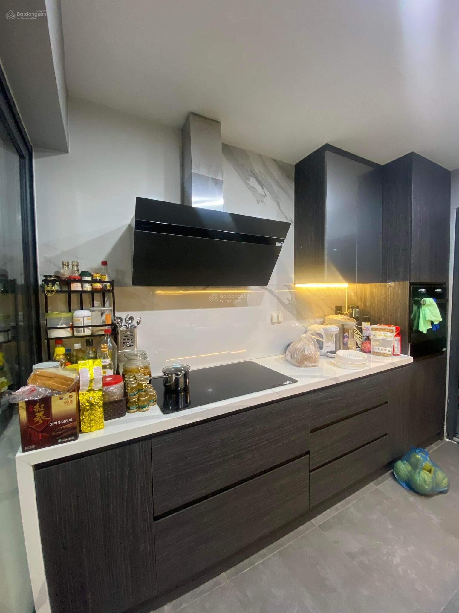 Bác gái em đang có nhu cầu chuyển nhượng lại căn 104m2 tại Tràng An Complex giá chỉ 9.2 tỷ thôi ạ