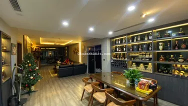 Bác gái em đang có nhu cầu chuyển nhượng lại căn 104m2 tại Tràng An Complex giá chỉ 9.2 tỷ thôi ạ