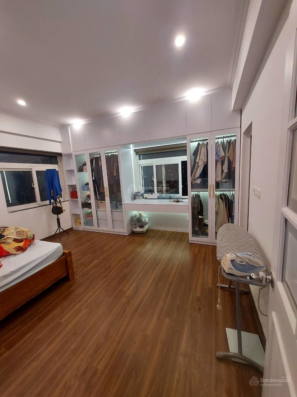 Bán căn hộ phố Khúc Thừa Dụ, view công viên Cầu Giấy 85m2, 03 phòng ngủ giá 6.5 tỷ