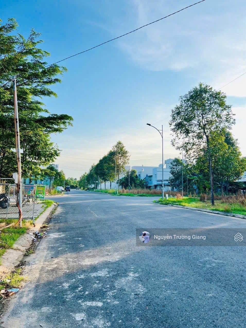 Cần bán gấp lô đất đẹp 120m2 Đ. Hai Bà Trưng, Đông Hoà, gần Go Dĩ An, Bình Dương. Giá 1 tỷ 8. SHR.
