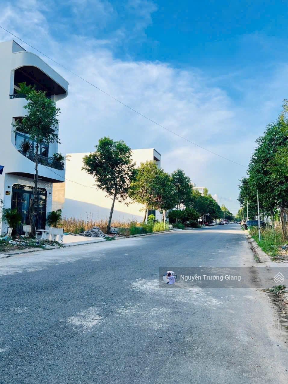 Cần bán gấp lô đất đẹp 120m2 Đ. Hai Bà Trưng, Đông Hoà, gần Go Dĩ An, Bình Dương. Giá 1 tỷ 8. SHR.