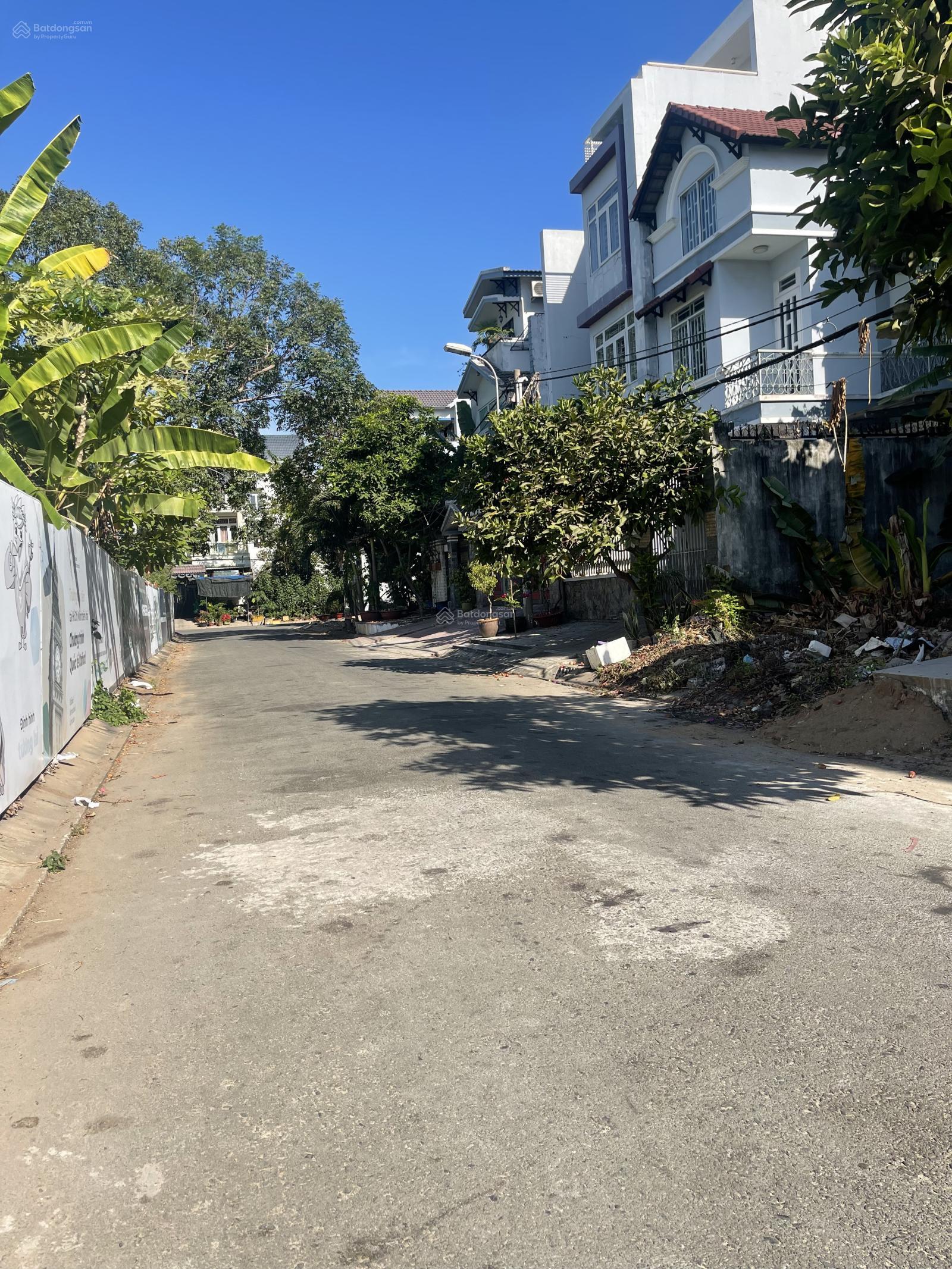 Hạ giá bán nhanh từ 14 tỷ xuống còn 12,8 tỷ. Đất nền sổ hồng riêng. DT: 9x19,5m = 175,5m2