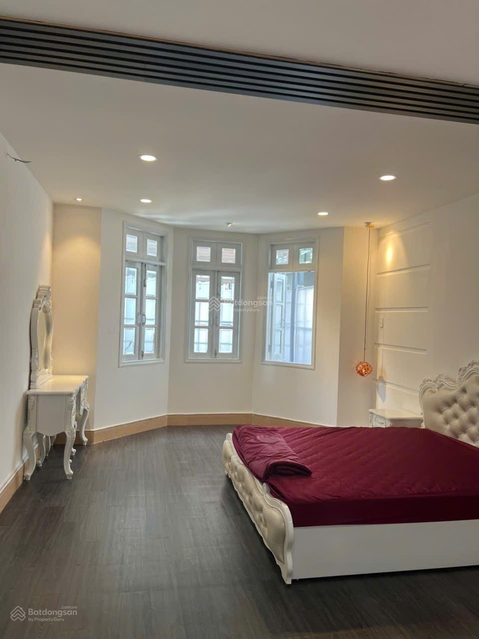 Chính chủ cho thuê căn Villa giá rẻ giữa lòng trung tâm Thảo Điền, Q2 đầy đủ nội thất sân vườn