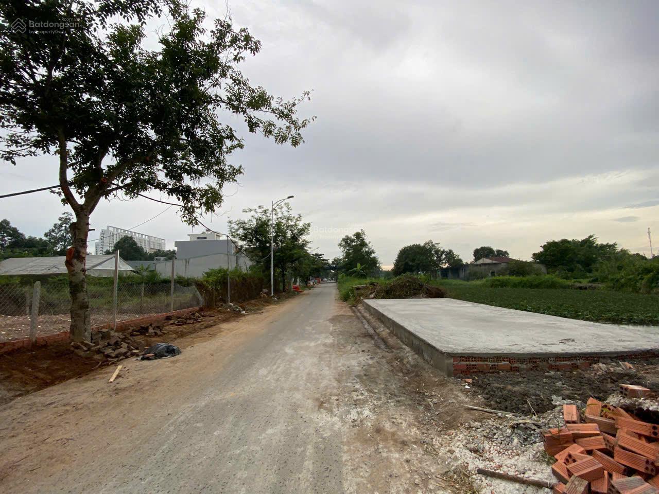 Chính chủ cần tiền bán gấp mảnh đất 245m2, view sông sau lưng chợ đầu mối Thủ Đức