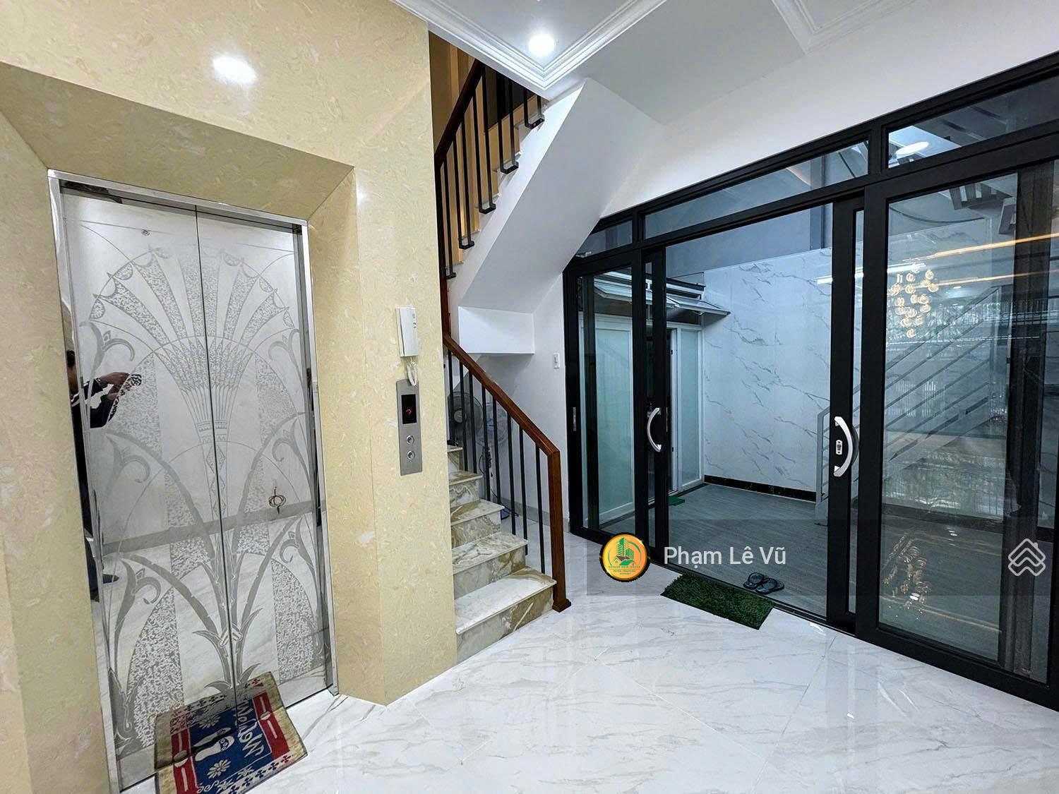 Toà nhà 6 tầng (5x15m) gần MT đường Nguyễn Tri Phương, Q10. Giá 22,8 tỷ