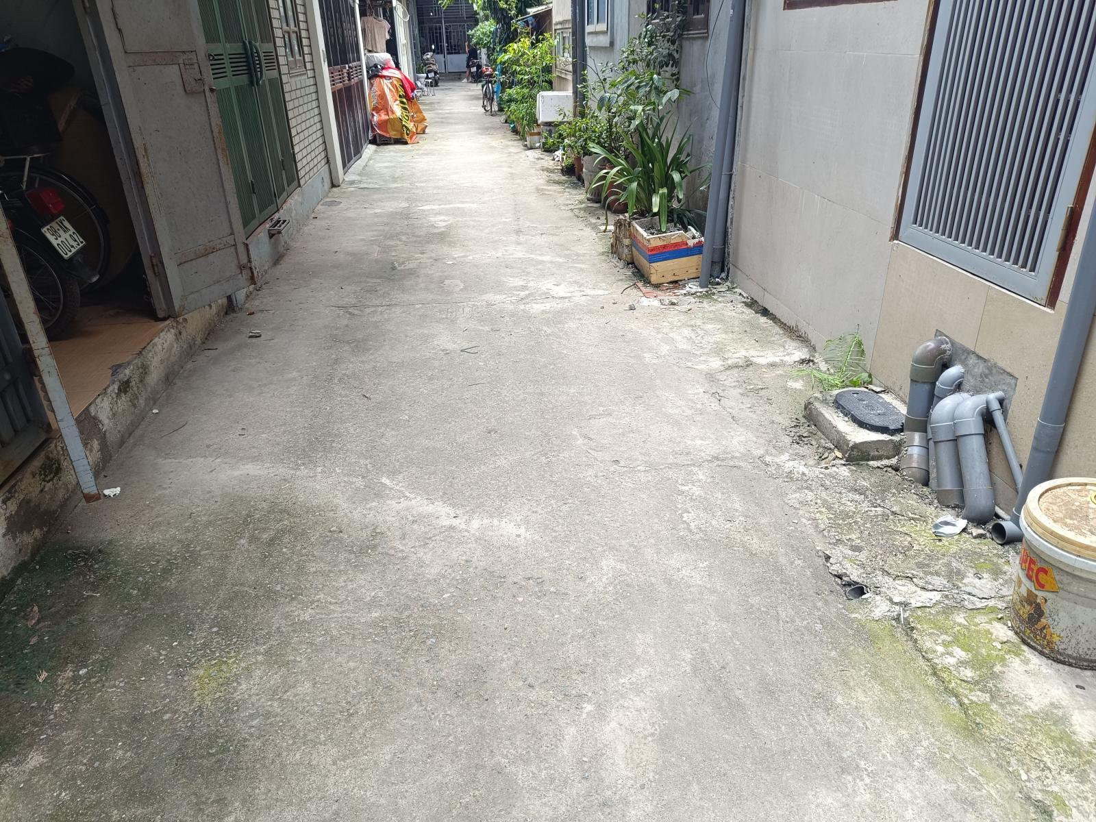 Bán đất tặng nhà C4, Trần Cung, DT 44,5m2, MT 3,8m, giá chào 5,85 tỷ, có thương lượng