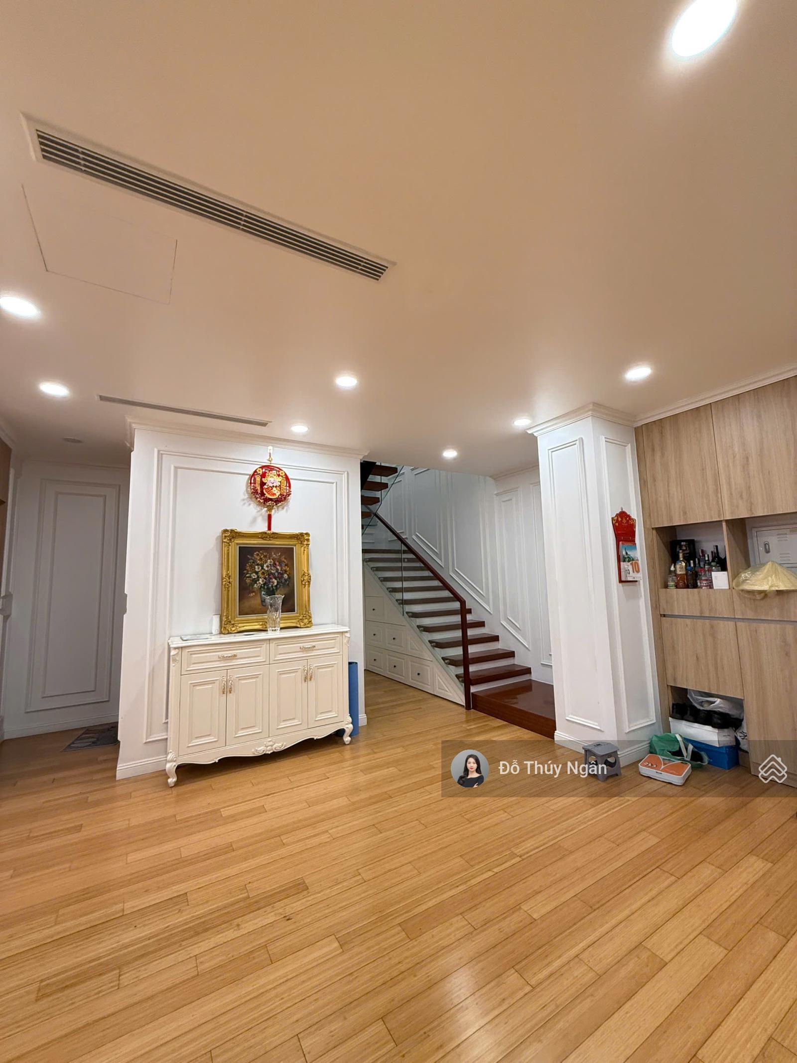 [ Duplex] Chủ thiện chí bán duplex 4N3WC 186m thông tầng, full nội thất cao cấp, toà A. Lh Ms Ngân
