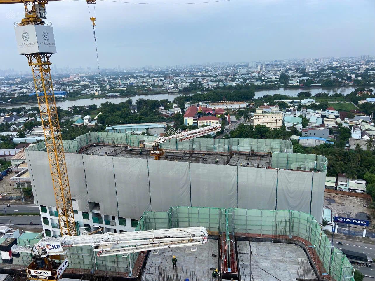 Bán căn hộ Emerald 68 view hồ bơi, full NT, giá 2.6 tỷ - thanh toán góp. Tốt nhất thị trường