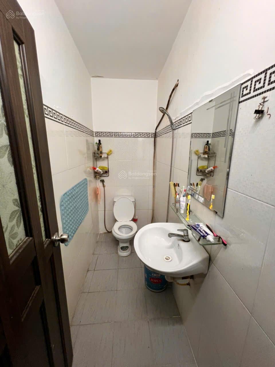 Giảm giá 300 triệu bán nhà Lạc Long Quân 2PN DT(4,2 x8)m2 Tân Bình gía 3,8 tỷ