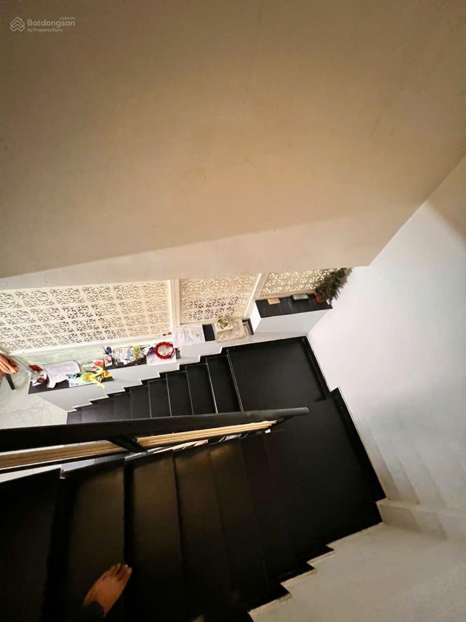 Giảm giá 300 triệu bán nhà Lạc Long Quân 2PN DT(4,2 x8)m2 Tân Bình gía 3,8 tỷ