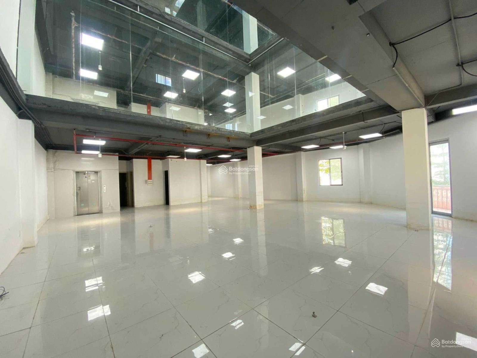 Bán building mặt tiền Minh Phụng. DT 160m2 (10x16m), 4 tầng TN 100tr/th. Giá 33 tỷ TL - tin thật