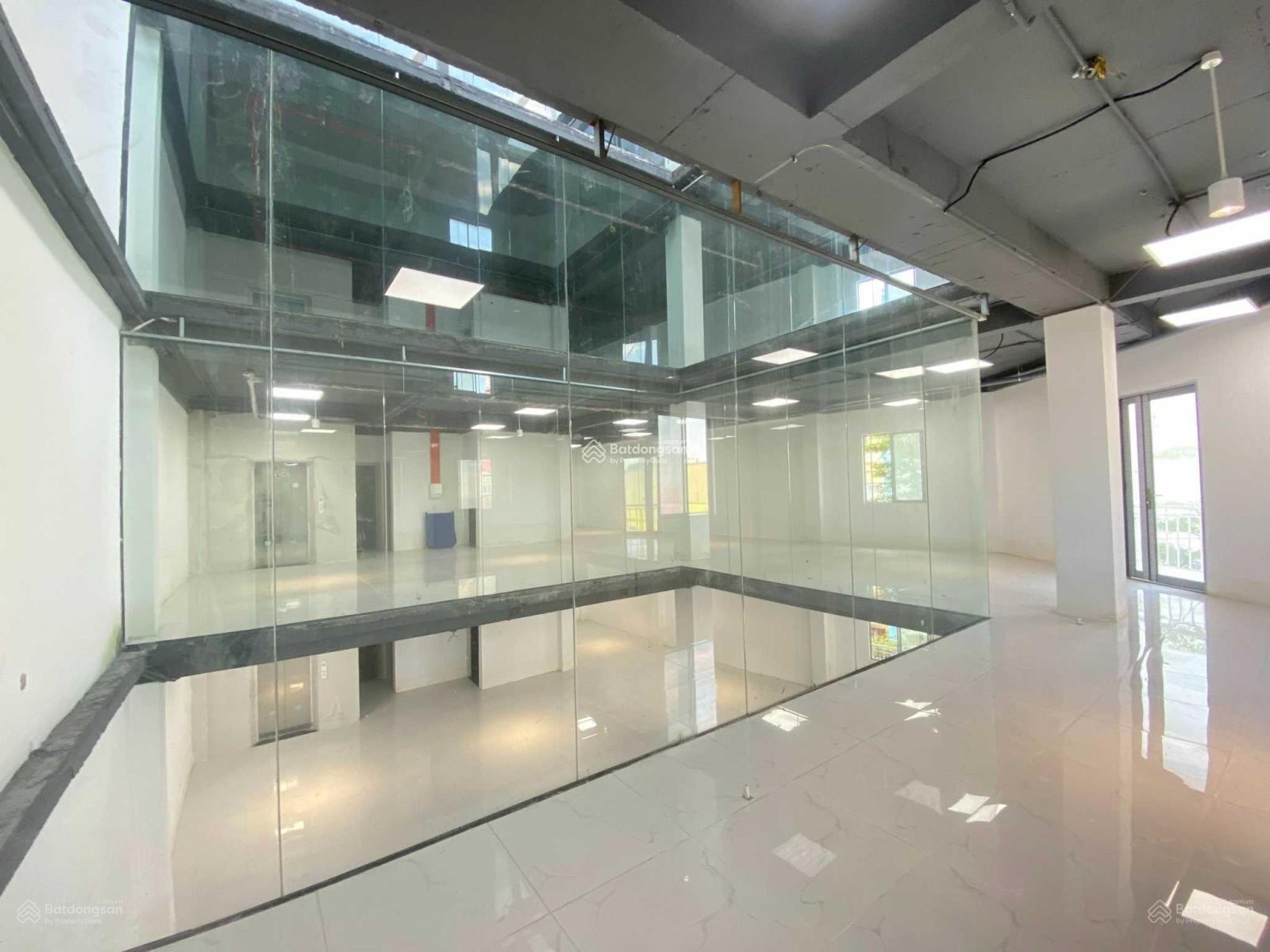 Bán building mặt tiền Minh Phụng. DT 160m2 (10x16m), 4 tầng TN 100tr/th. Giá 33 tỷ TL - tin thật