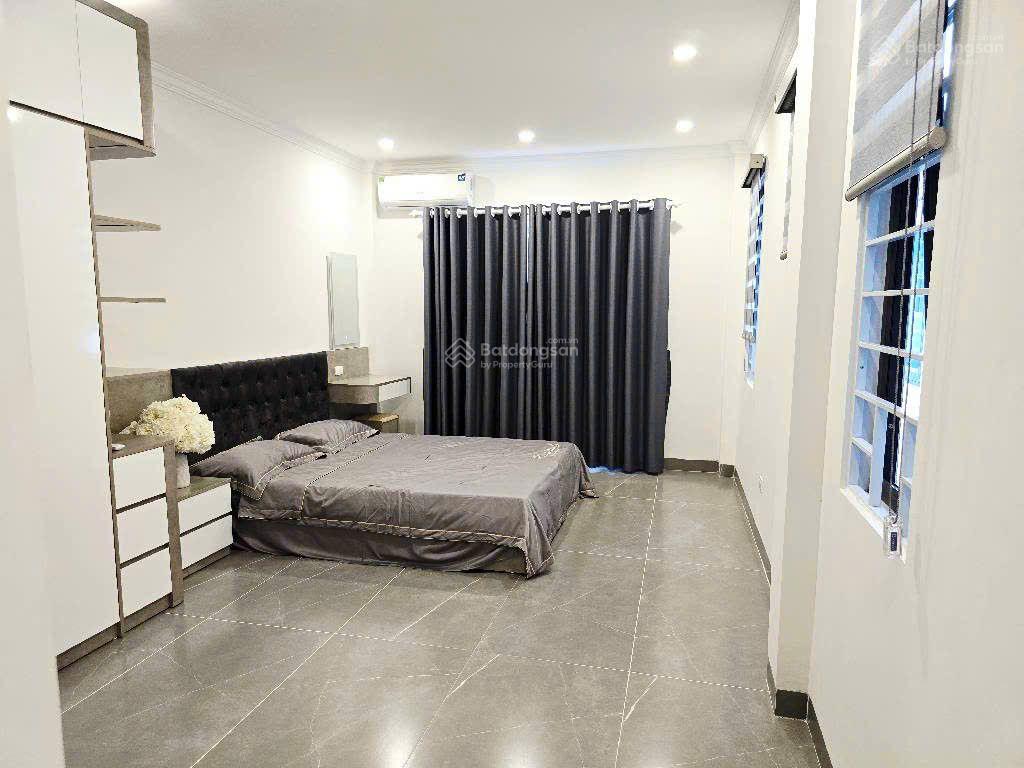Siêu phẩm Ngọc Thụy 45 m2 5 tầng thang máy, trước nhà 3 m , ô tô đỗ cực gần