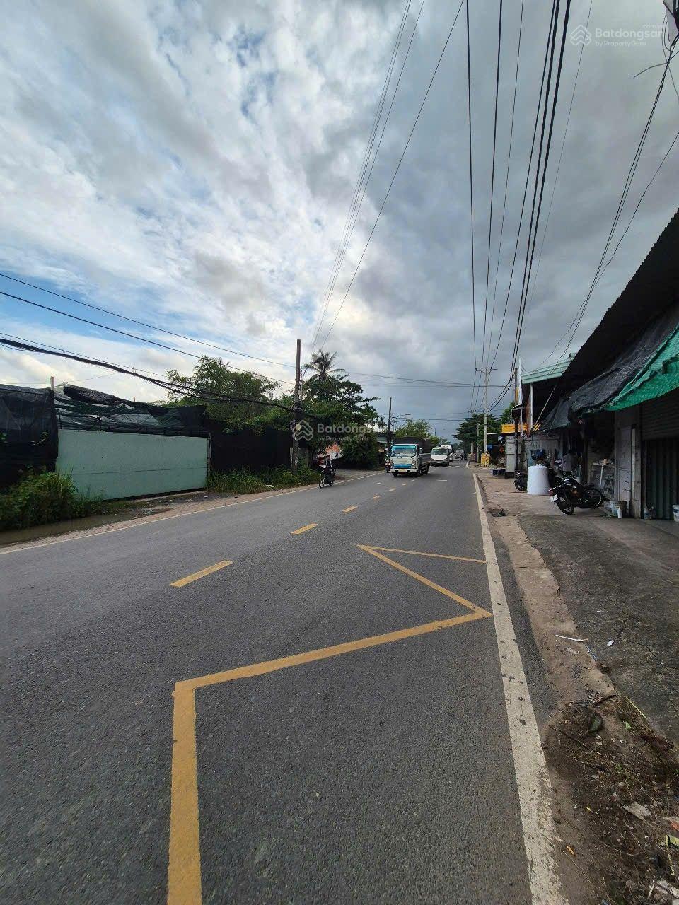 Bán 1050m2 đất mặt tiền đường - Bùi Công Trừng. Đất khu dân cư hiện hữu