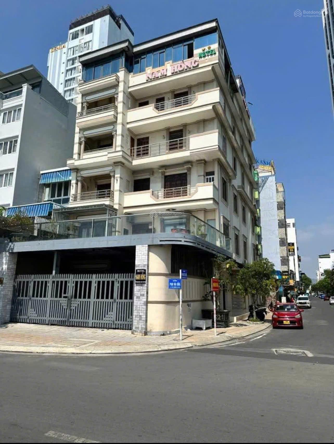 Bán khách sạn 2 mặt tiền view biển Phạm Văn Đồng, Nha Trang, giá 120 tỷ, 298m2