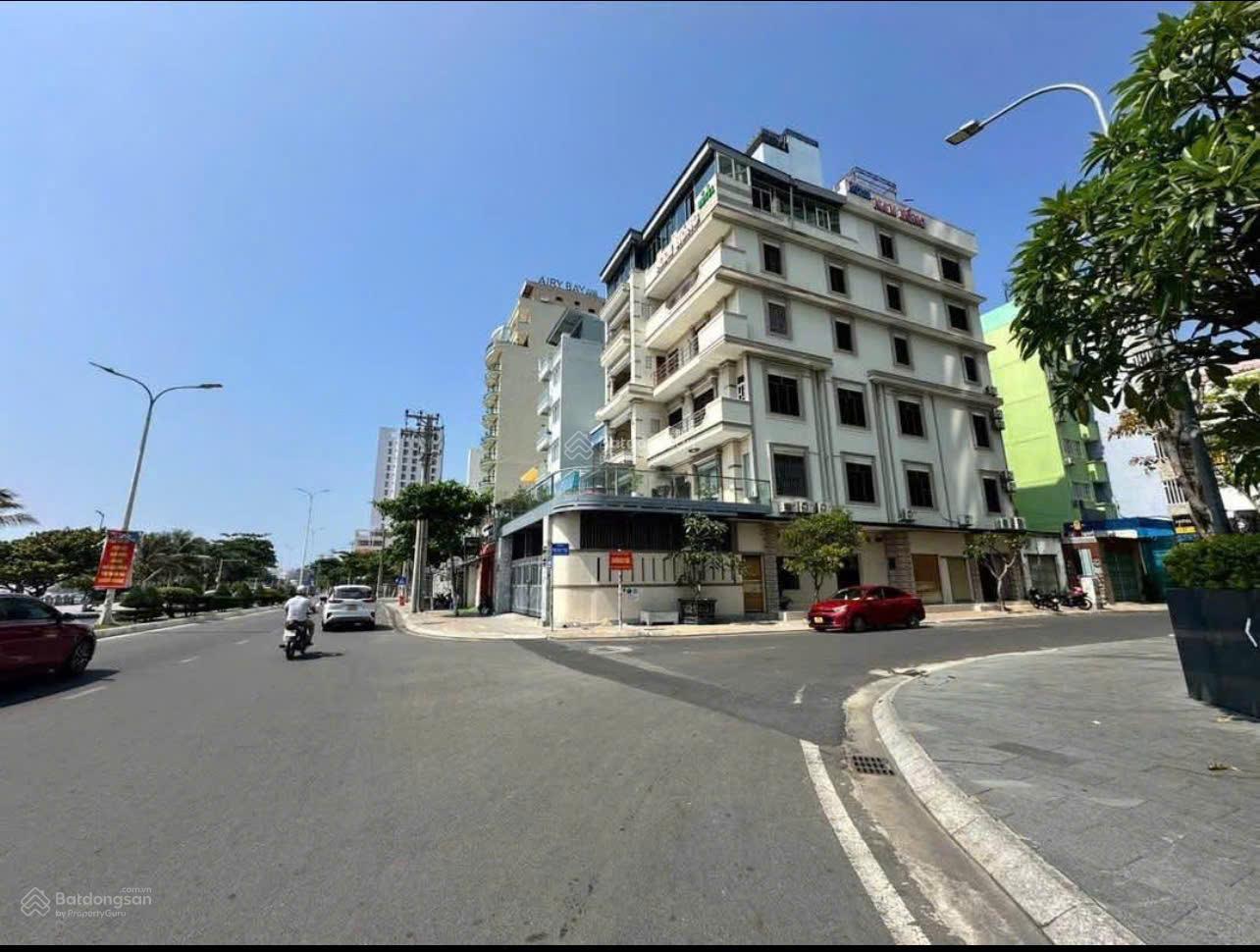 Bán khách sạn 2 mặt tiền view biển Phạm Văn Đồng, Nha Trang, giá 120 tỷ, 298m2
