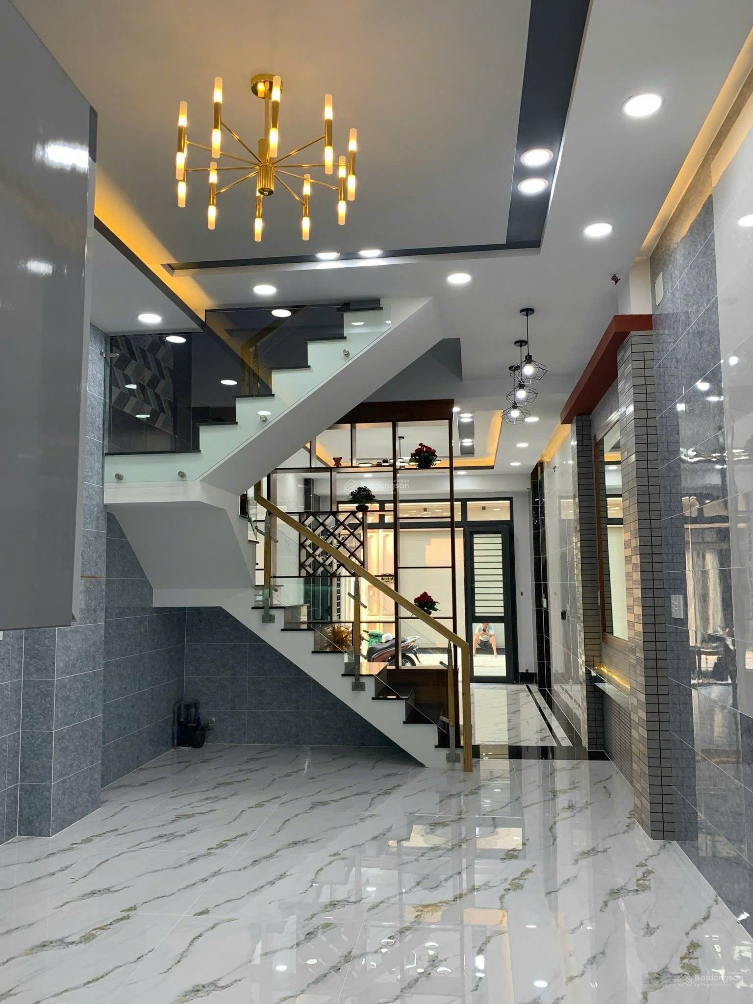 Bán nhà 1 trệt 2 lầu sân thượng gần Aeon Tân Phú, DT: 4x14 giá 7.3 tỷ