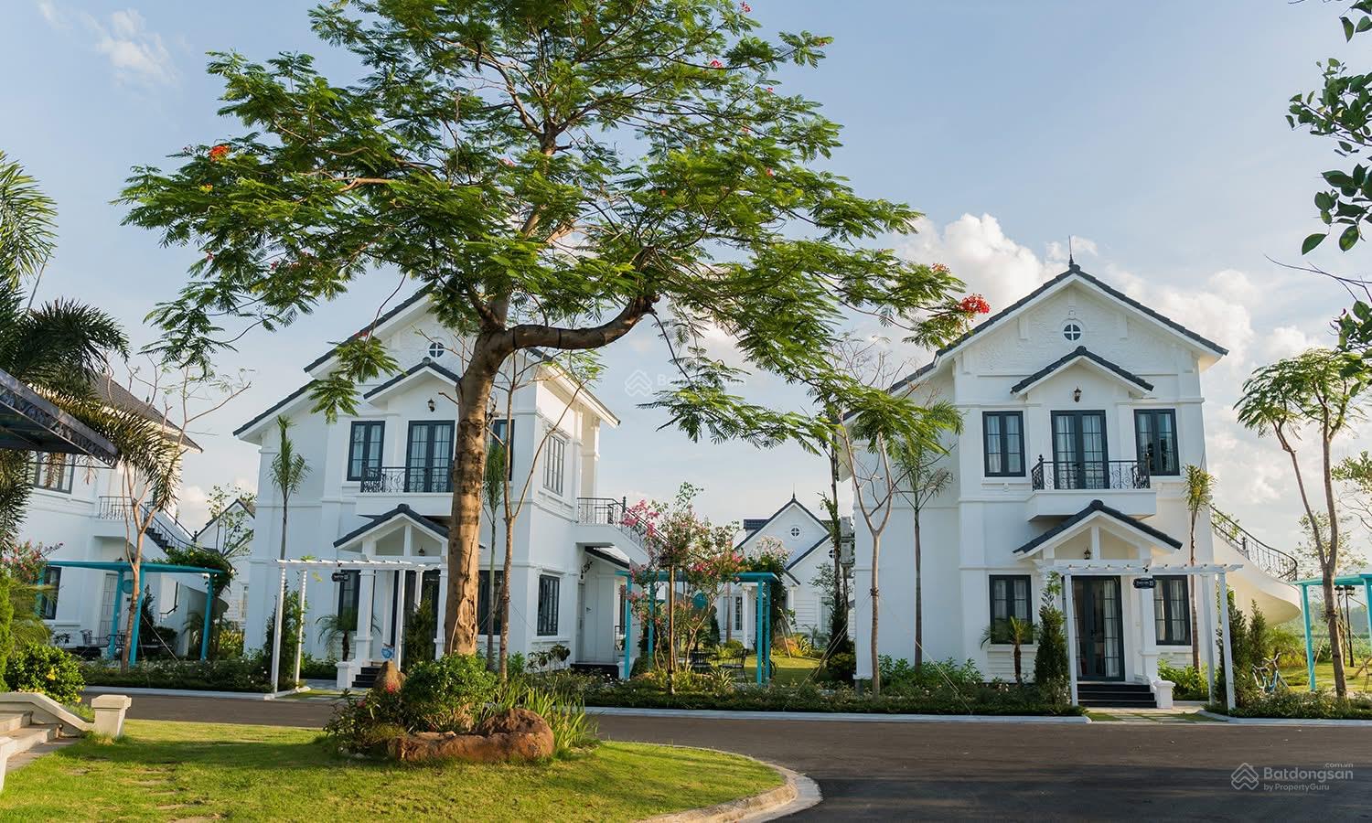 Mở bán biệt thự nghỉ dưỡng vườn vua - giá chỉ từ 23tr/m2, view hồ sen, chiết khấu 11% gồm nhà + VAT