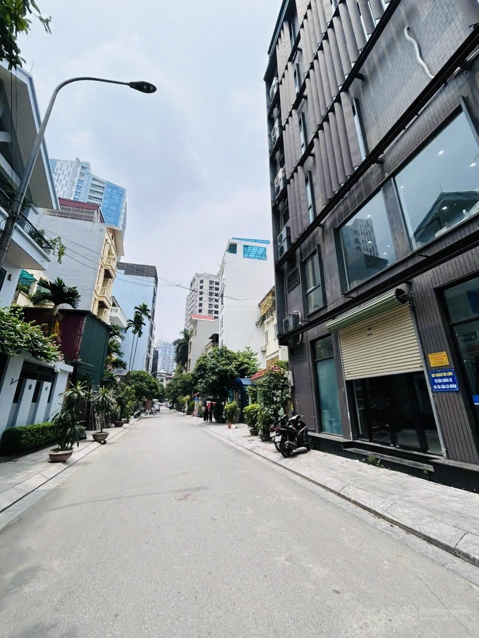 Hơn 200 triệu/m2 mảnh đất phân lô ô tô tránh kinh doanh, 100m2 mặt tiền: 6.2m, xây toà văn phòng