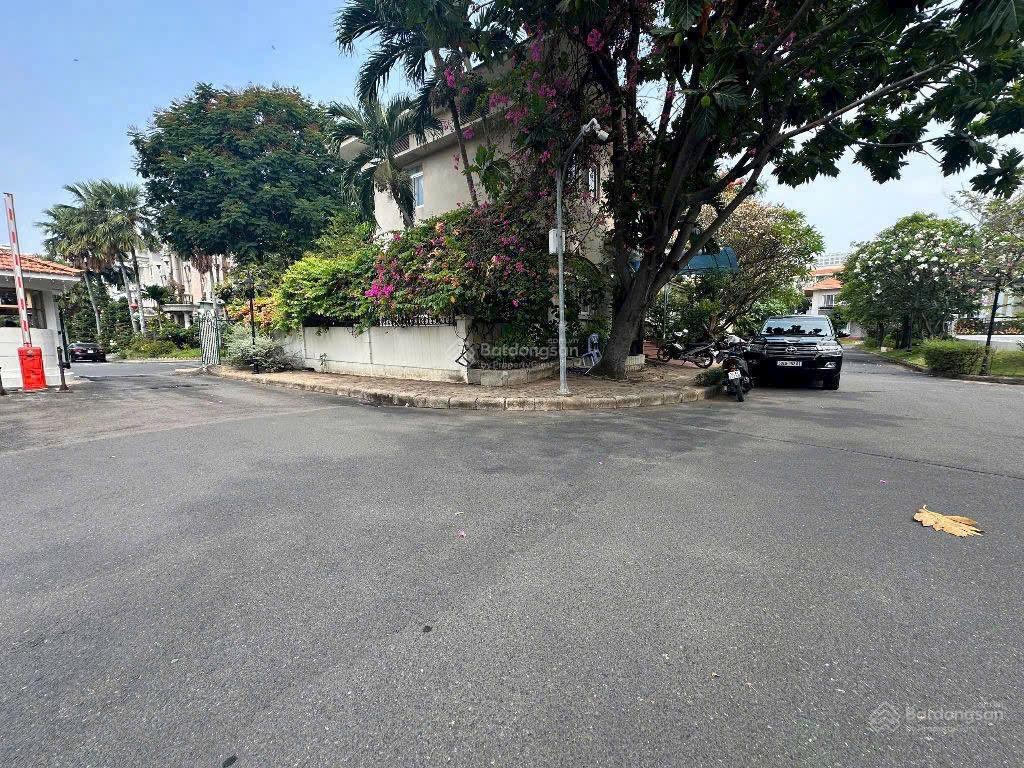 Bán biệt thự đơn lập Phú Gia, căn góc 3 mặt thoáng - khu compound