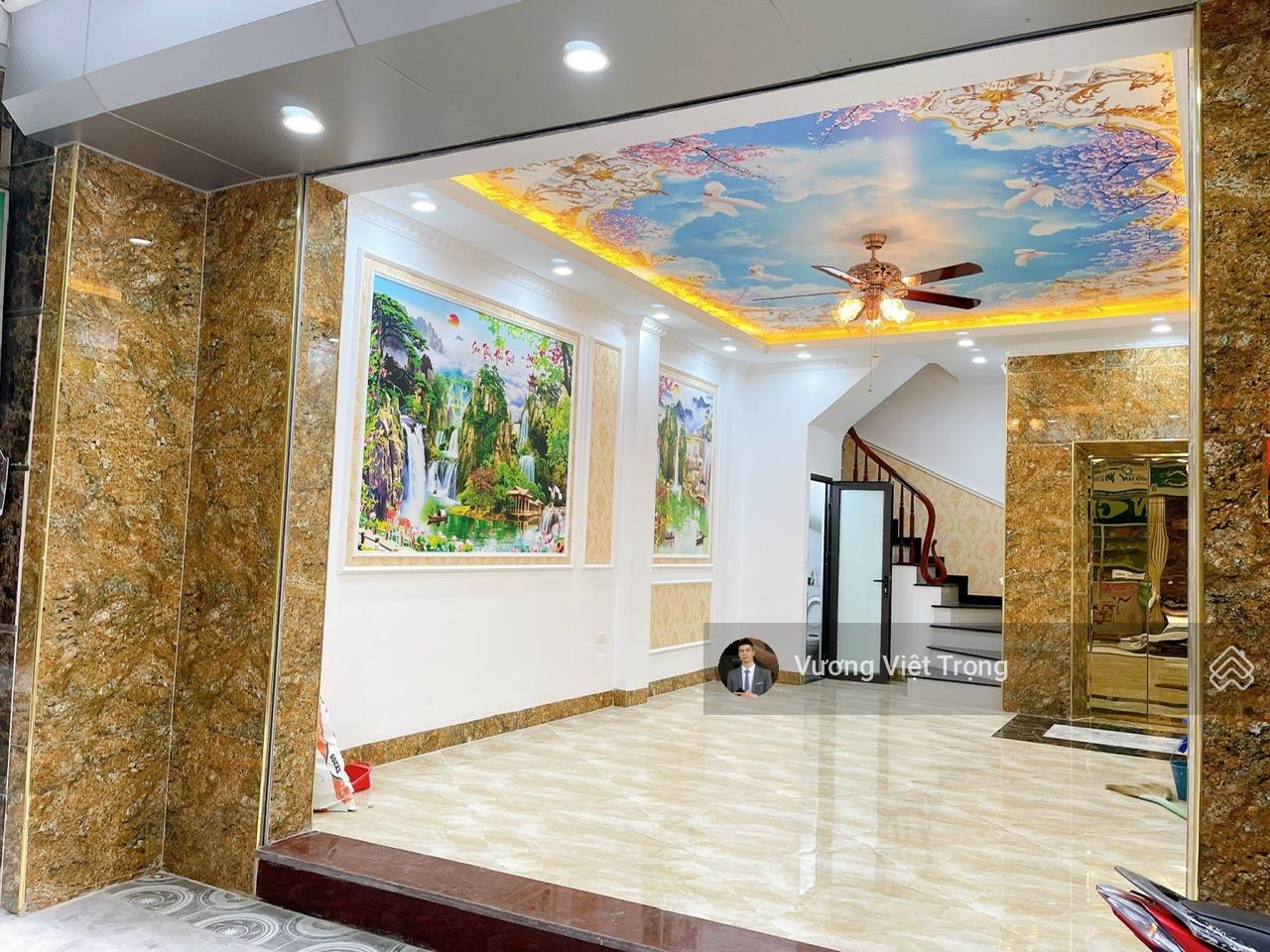Cực hiếm! Phố Giảng Võ, Ngọc Khánh, Ba Đình. DT 36m2 x 6T thang máy mới. Gần ô tô. Giá 9,48 tỷ