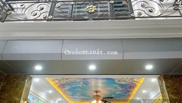 Cực hiếm! Phố Giảng Võ, Ngọc Khánh, Ba Đình. DT 36m2 x 6T thang máy mới. Gần ô tô. Giá 9,48 tỷ