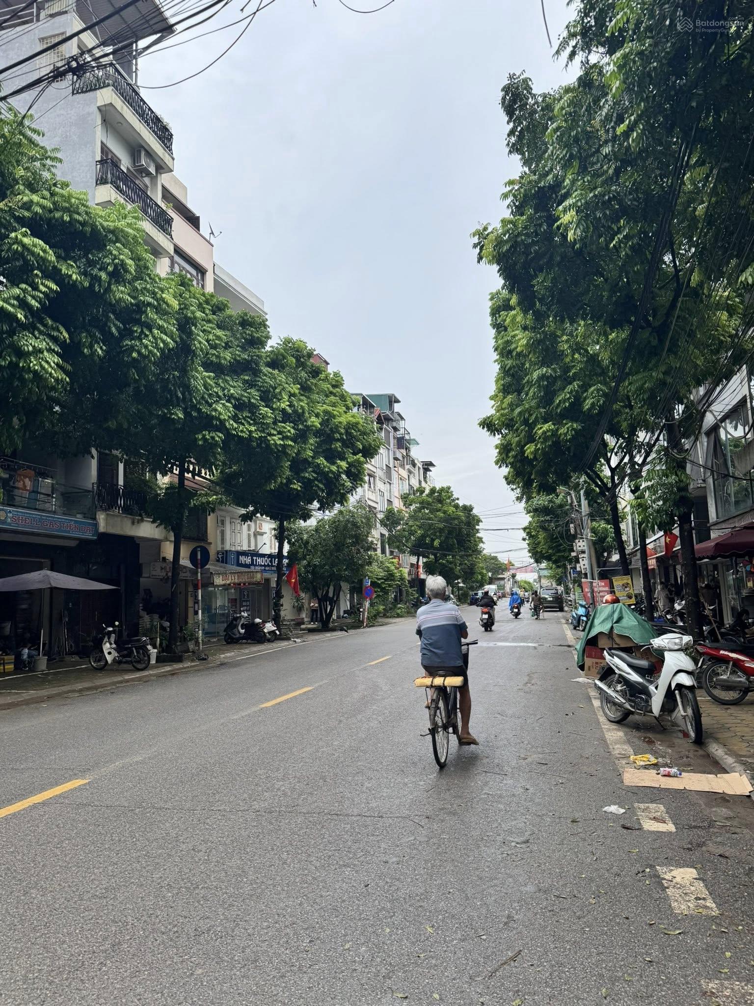 Bán mảnh đất đẹp đường Tứ Liên, cực gần mặt phố vuông vắn mặt tiền rộng 122m2 chào 29 tỷ