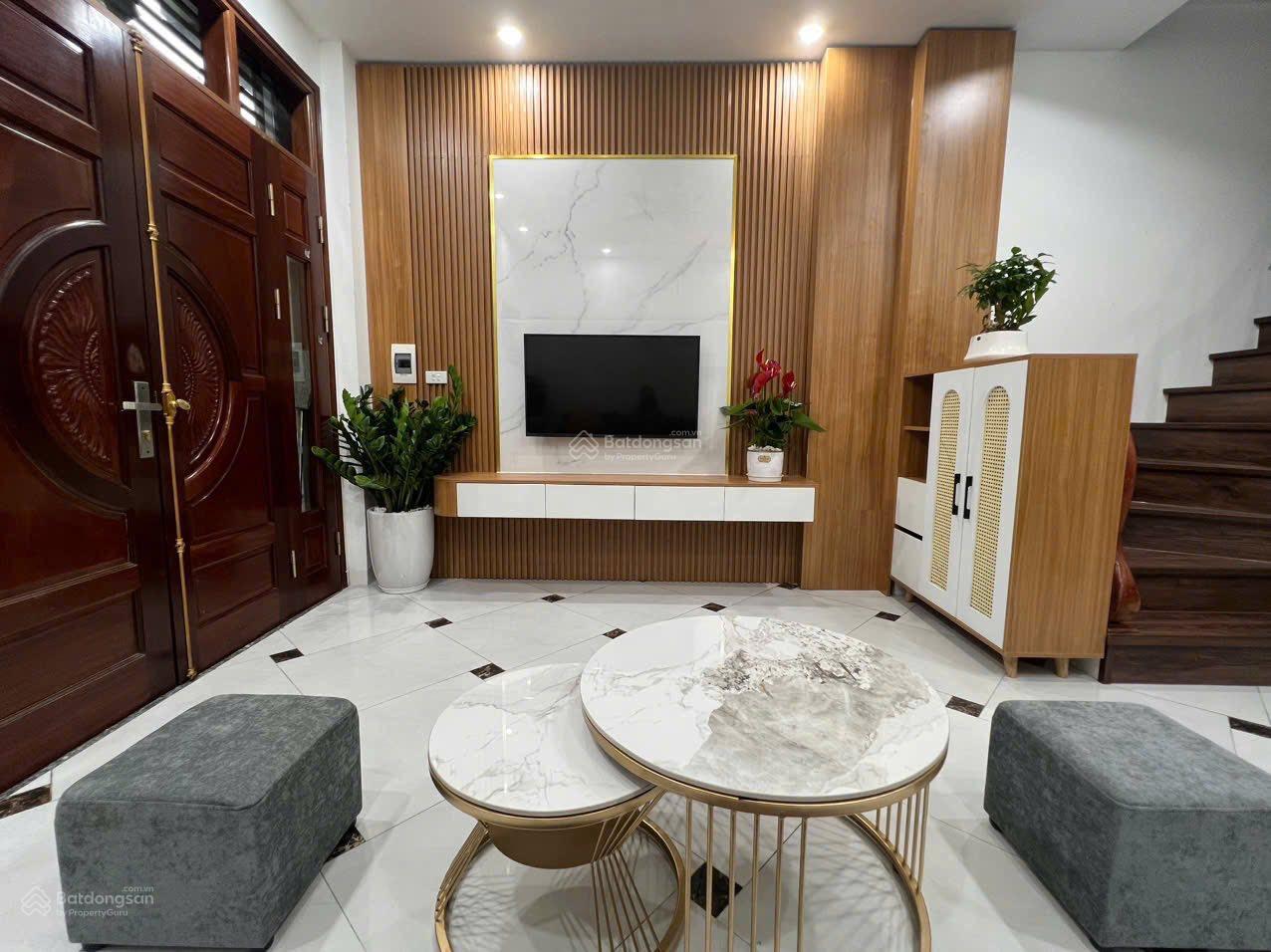Nhà dân xây kiên cố ngay UBND xã Vân Canh, diện tích 38m2, nội thất đầy đủ, giá 5,45 tỷ còn TL