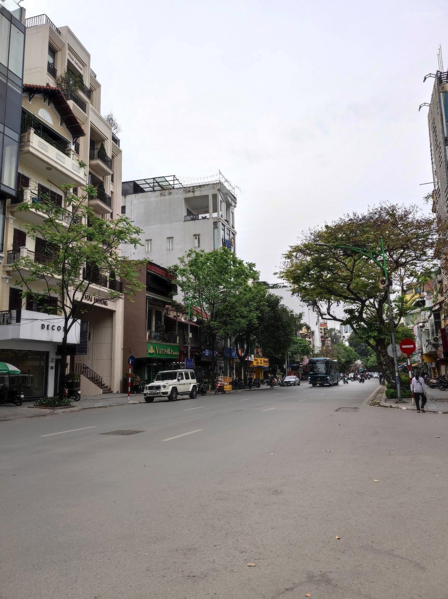 Bán nhà Phố Huế, DT 170m2 x 11 tầng, mặt tiền 11m, gara ô tô, 120 tỷ đồng