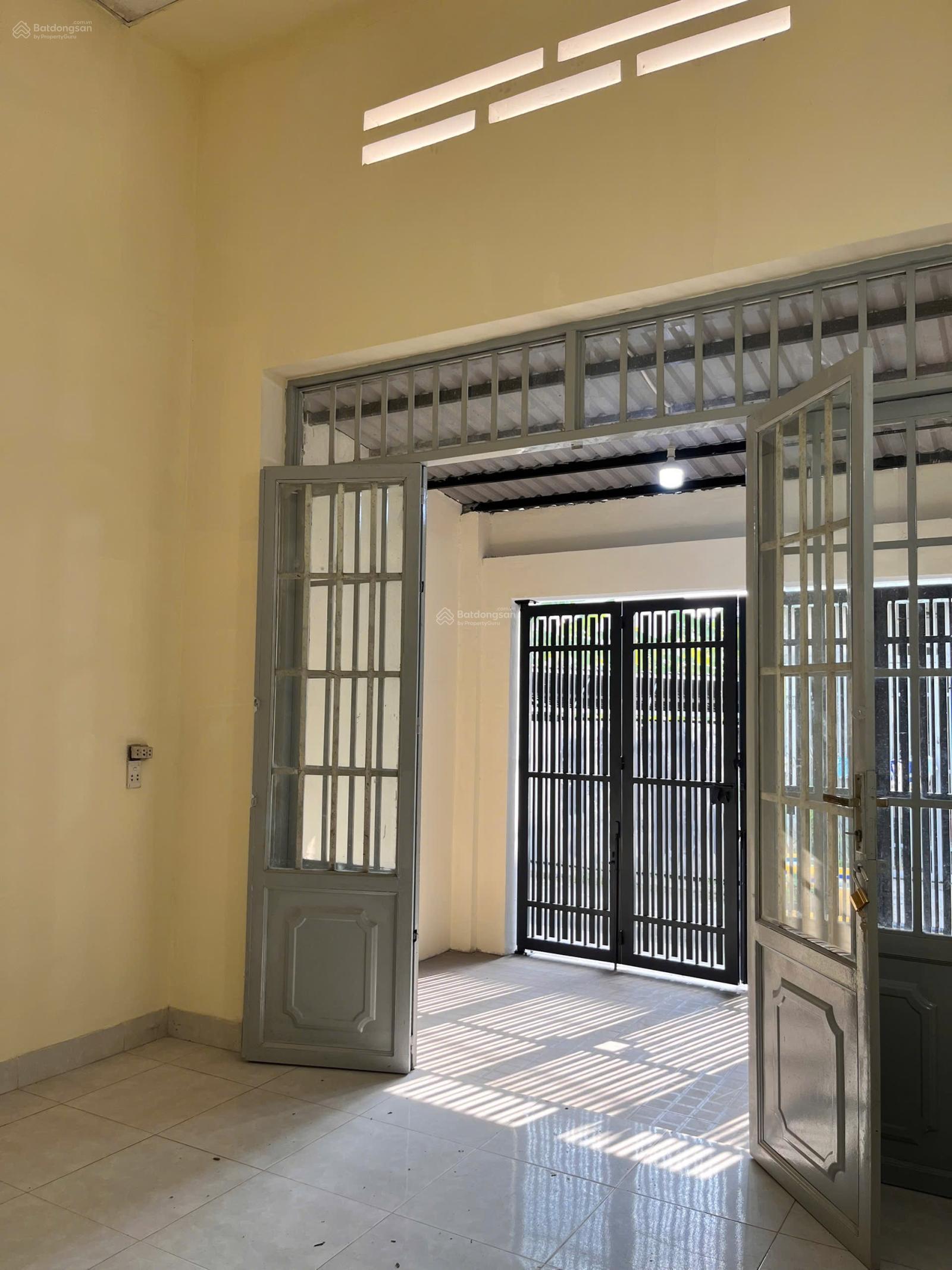 3.35 tỷ - Kẹt tiền bán nhanh căn nhà 52m2 thổ cư,sổ riêng, đường xe hơi thông thoáng P.Long Trường