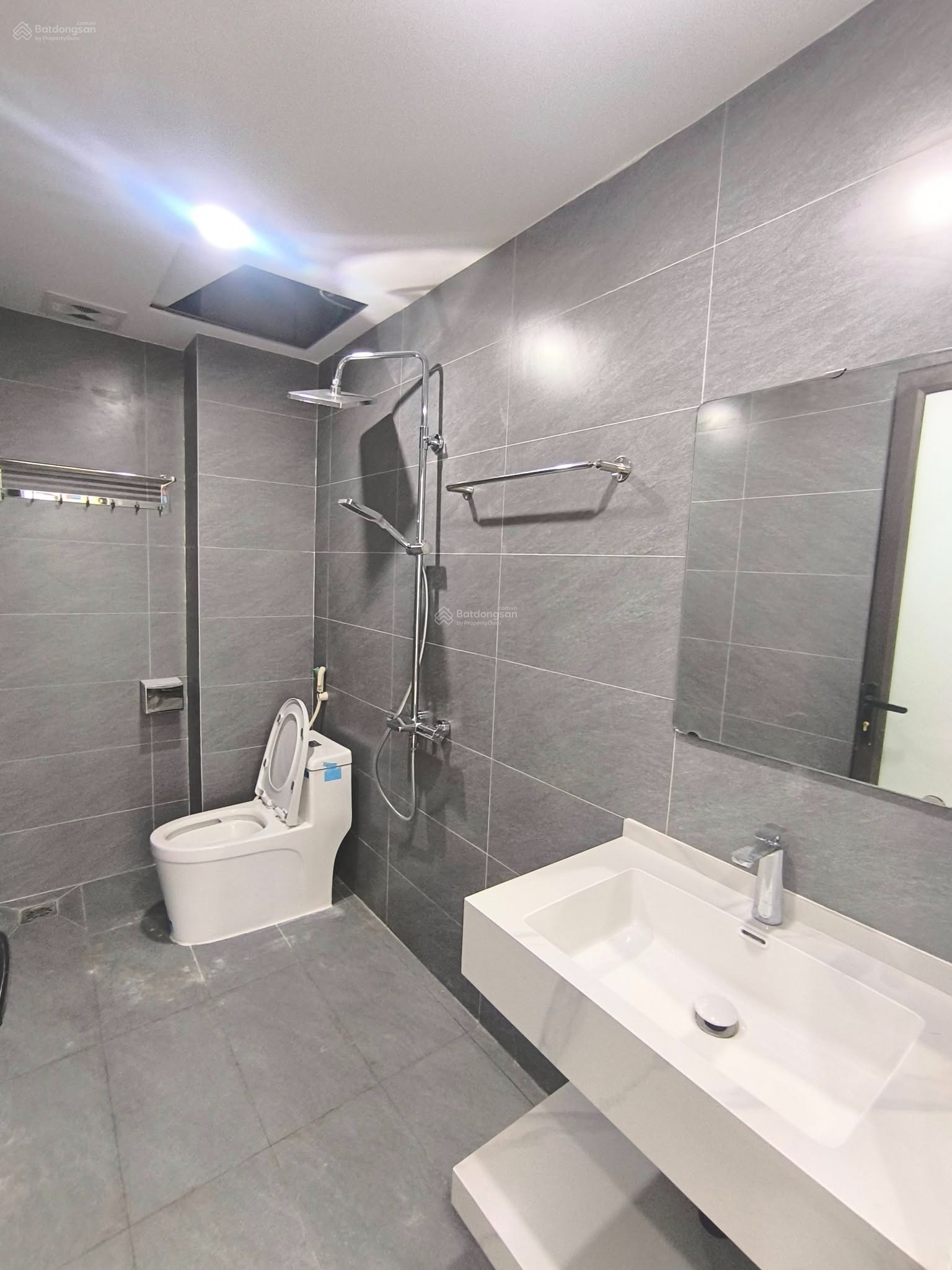 BÁN GẤP NHÀ LÔ GÓC- OTO cách 1 nhà- 6 tầng- 30m²- CHỈ CÓ 7,5 TỶ- VẠN PHÚC, HÀ ĐÔNG- 0924 736 ***
