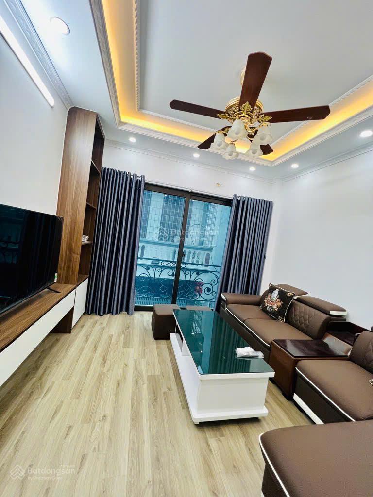 Bán nhà gần VinSmart City Tây Mỗ, 33m2 x 5 tầng, giá 6.5 tỷ, nhà đẹp đón tết, ngõ nông, ôtô đỗ cổng