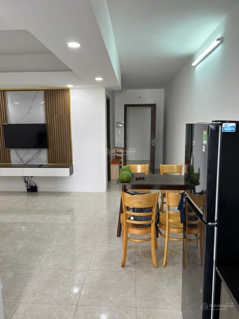 Bán căn lầu thấp, 68 m2 2PN, 2WC, view phố biển, giá tốt nhất thị trường 2,4 tỷ bao sang tên
