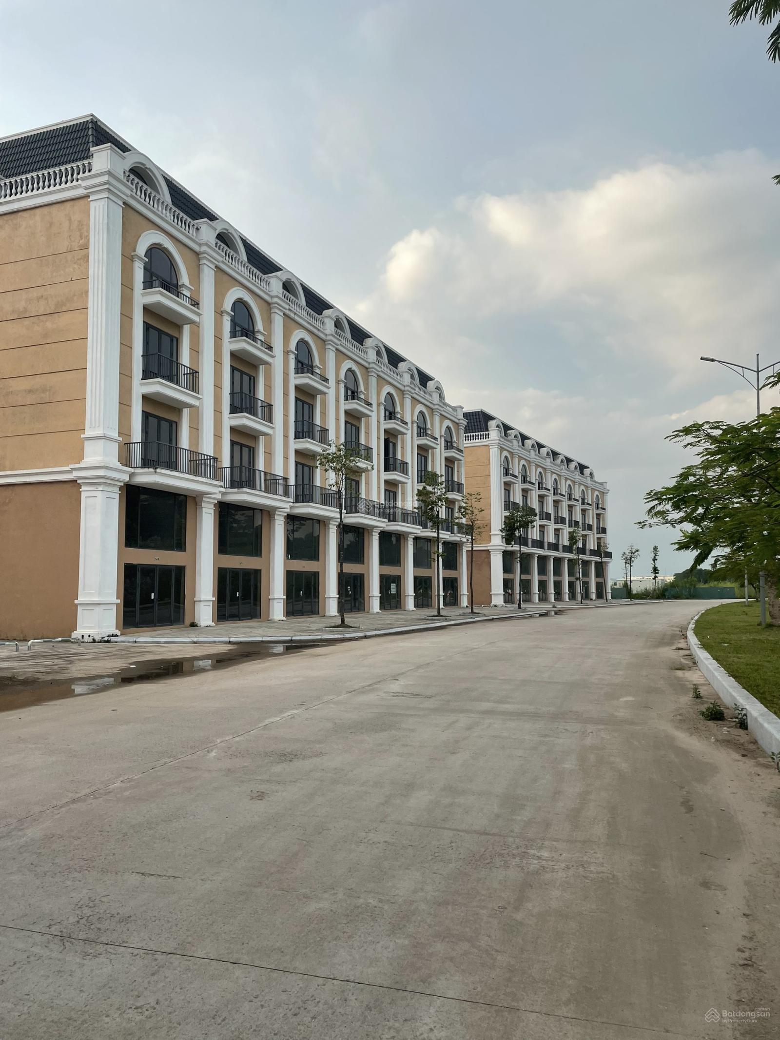 Cần tiền trả nợ bán gấp Lk Tuần Châu, Khu K, sổ đỏ, 108 m2, xây 5 tầng, mặt chính cảng giá 6.9x tỷ.