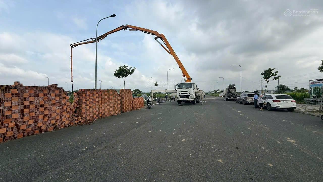 Cần bán lô đất 80m2 đối diện công viên, trường học giá 1.36 tỷ , LH: 0978 782 ***