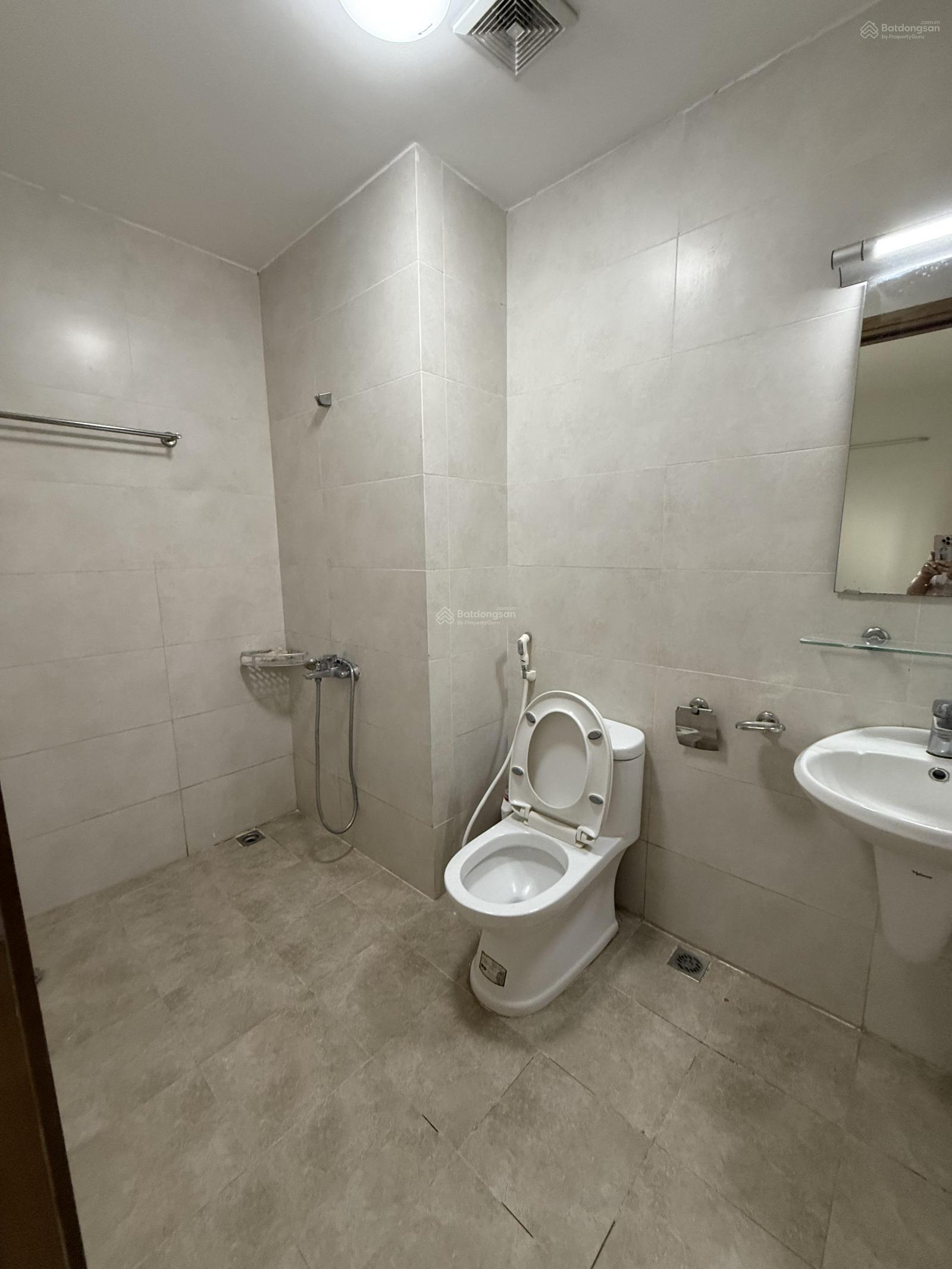 Cho thuê 3pn - 106m chung cư Xuân Phương Quốc Hội - Trần Hữu Dực đồ cơ bản 12tr. Lh 0916 820 ***