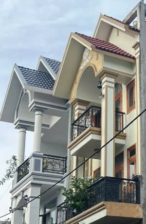 Nhà sang xịn 2 mặt tiền 4PN 6WC, hầm xe hơi, thang máy, 900m ra Phạm Văn Đồng, 200m ra Vành Đai 2