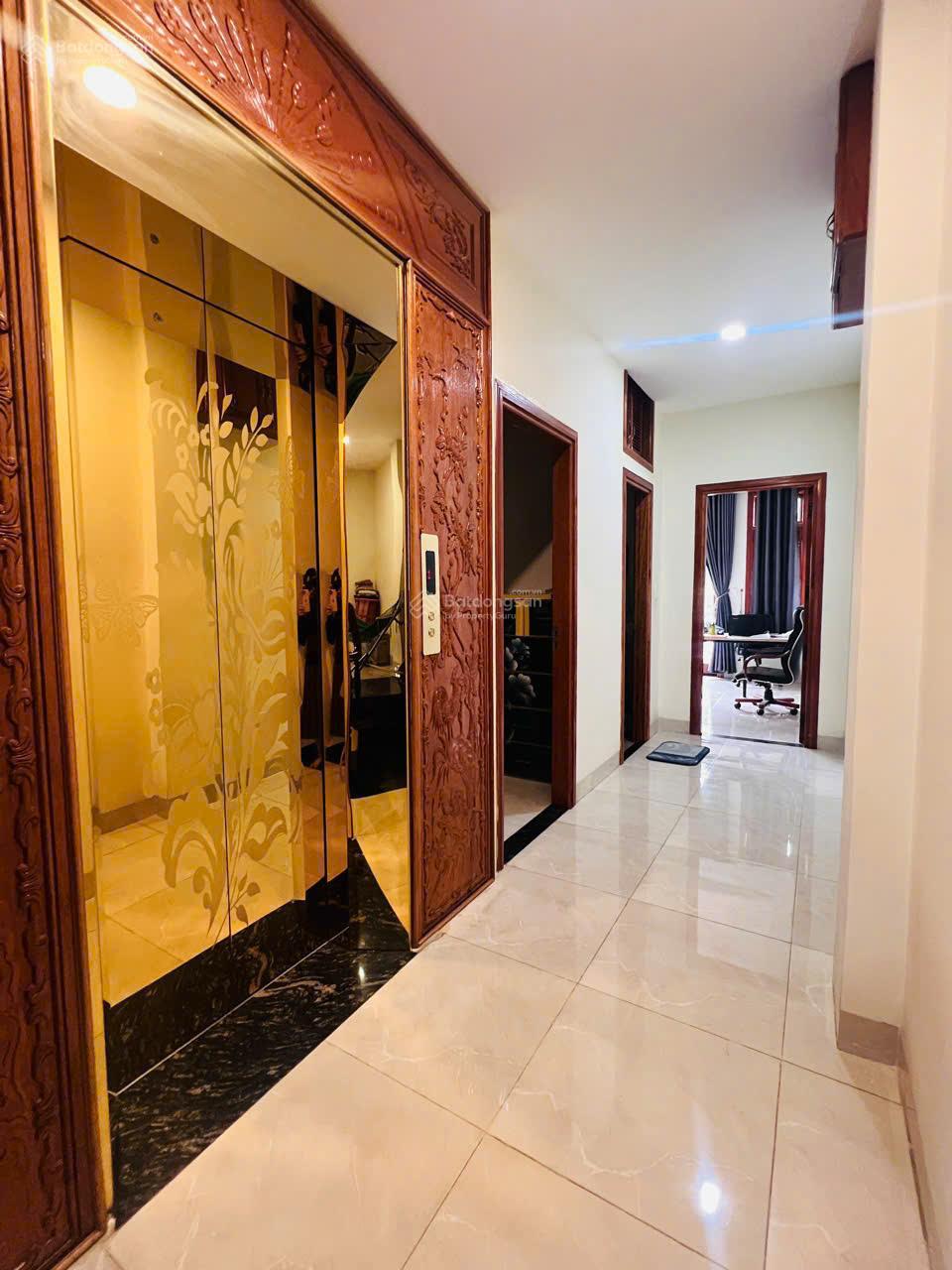 Nhà sang xịn 2 mặt tiền 4PN 6WC, hầm xe hơi, thang máy, 900m ra Phạm Văn Đồng, 200m ra Vành Đai 2