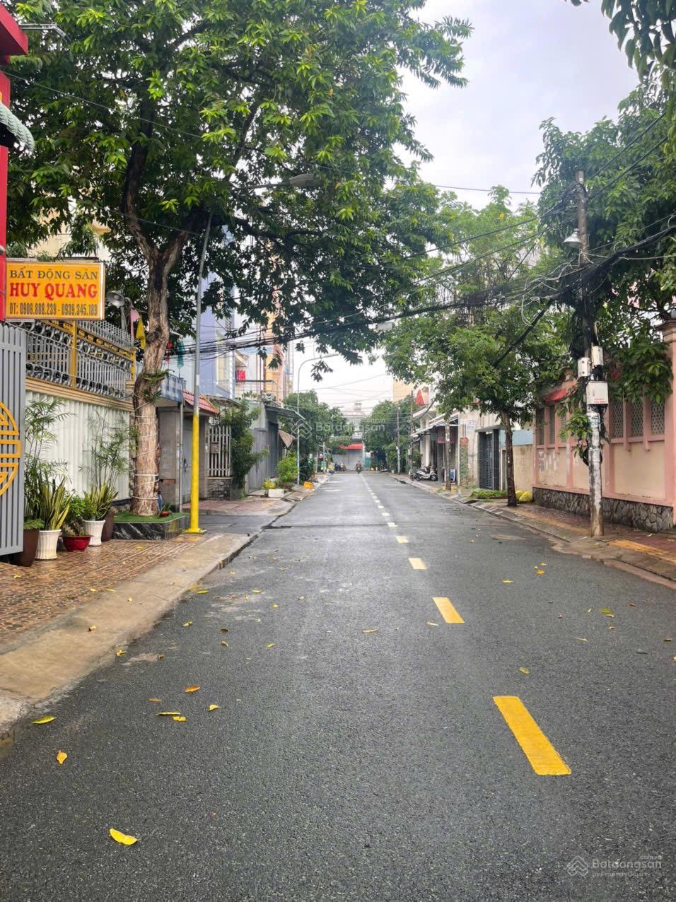 Bán nhà mặt tiền 185 Dt : 5x20 . 1 trệt 2 lâu 11 tỷ Bán nhà mặt tiền 185 Dt : 5x20 . 1 trệt 2 lâu 11 tỷ