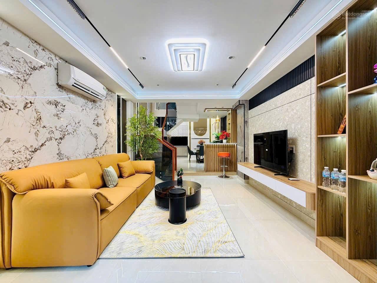 Vợ chồng chị Hằng bán gấp 4 tỷ đi công tác nước ngoài bán căn nhà BT. DT 67.5m2, SHR, HĐT 21 triệu. Vợ chồng chị Hằng bán gấp 4 tỷ đi công tác nước ngoài bán căn nhà BT. DT 67.5m2, SHR, HĐT 21 triệu.
