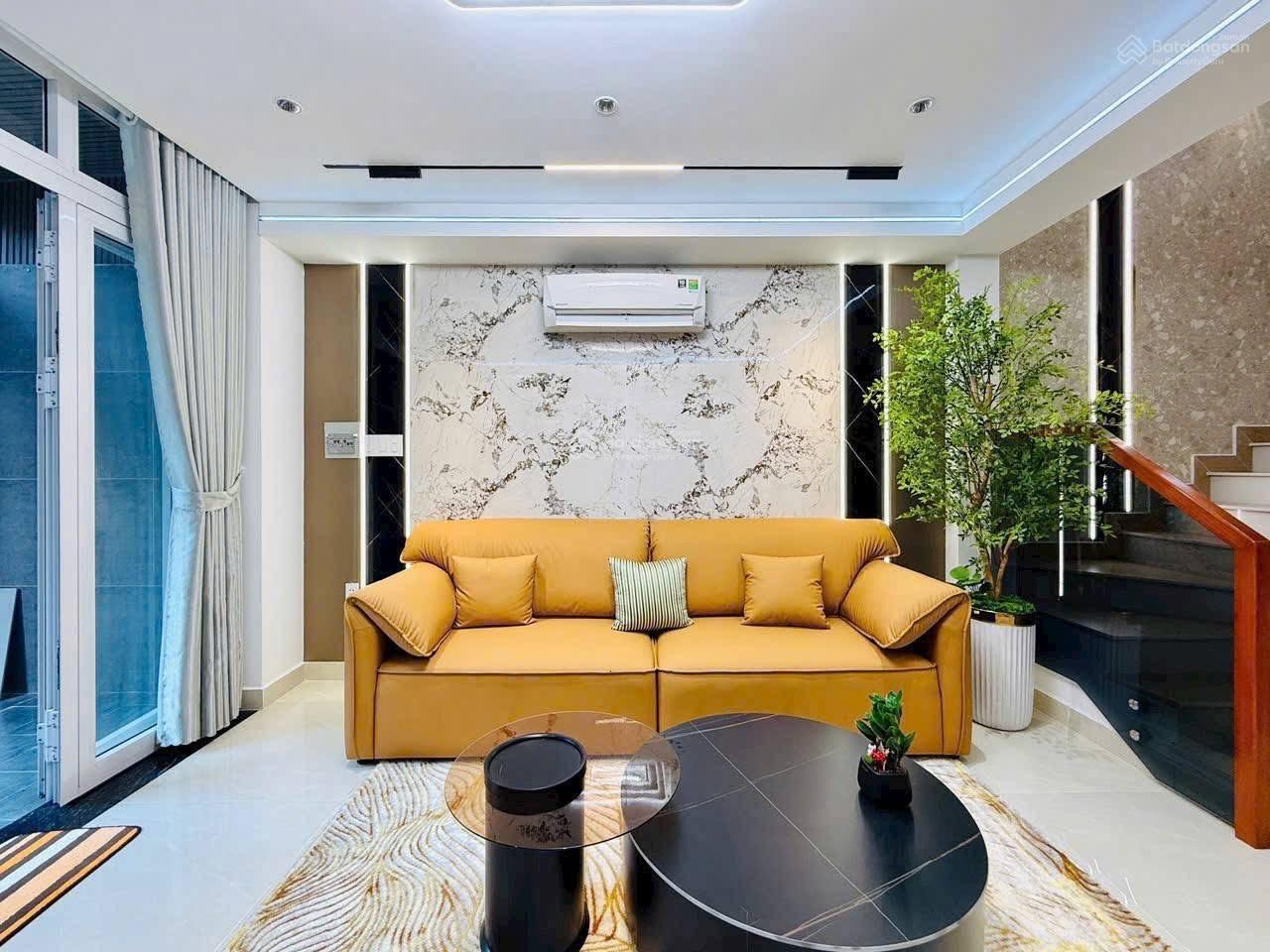 Vợ chồng chị Hằng bán gấp 4 tỷ đi công tác nước ngoài bán căn nhà BT. DT 67.5m2, SHR, HĐT 21 triệu. Vợ chồng chị Hằng bán gấp 4 tỷ đi công tác nước ngoài bán căn nhà BT. DT 67.5m2, SHR, HĐT 21 triệu.